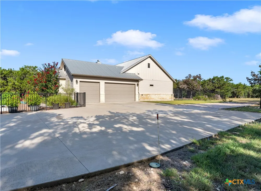 2140 Carpenter Loop Burnet, TX 78611
