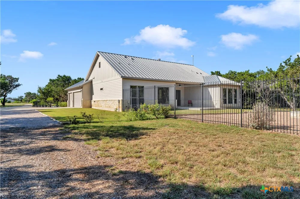 2140 Carpenter Loop Burnet, TX 78611