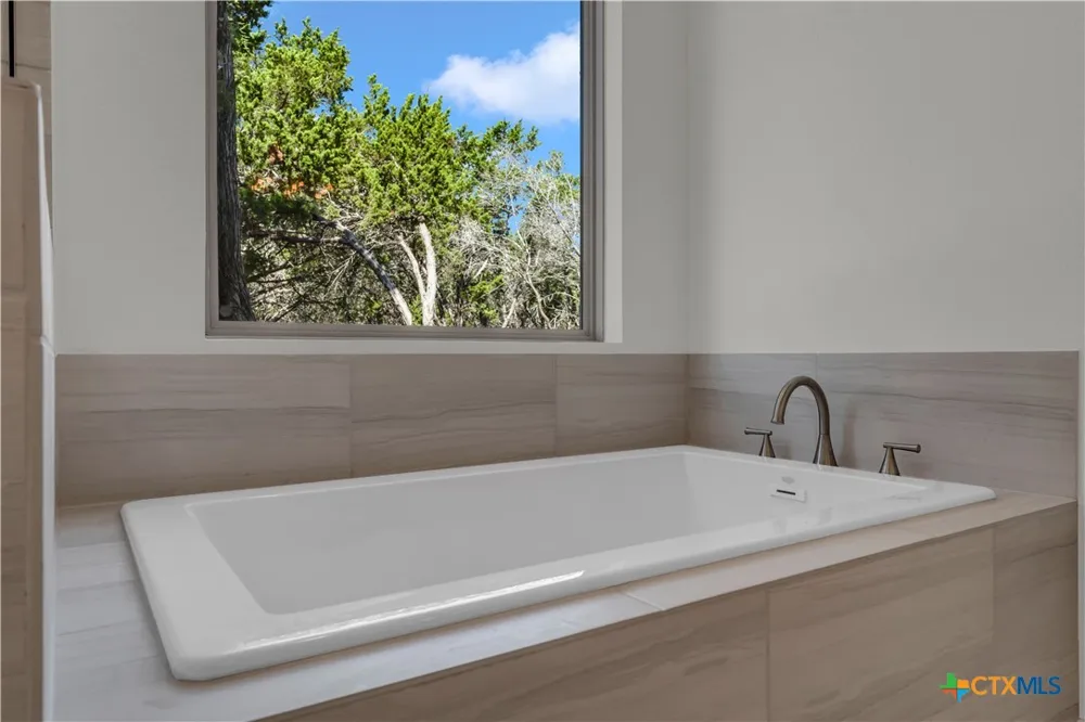 2140 Carpenter Loop Burnet, TX 78611