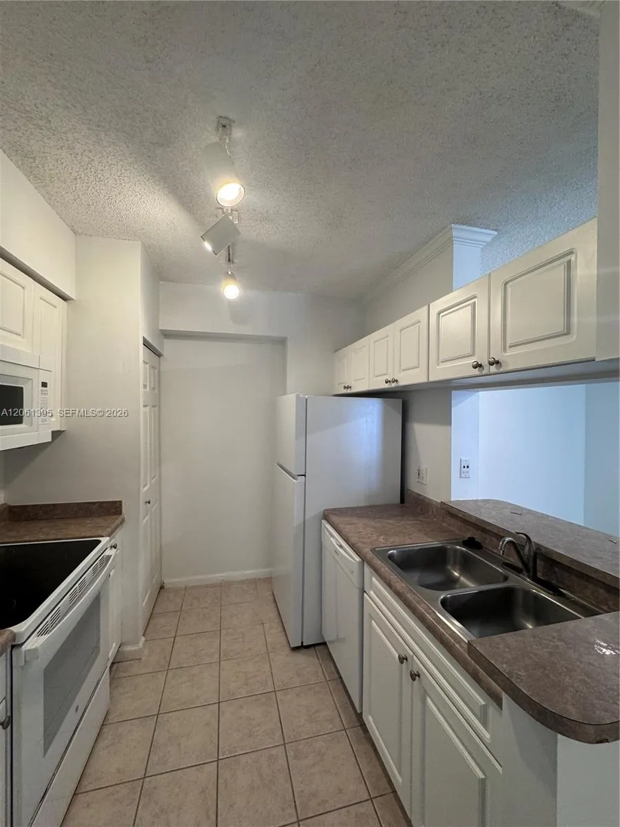 17100 Bay Rd #1309 Sunny Isles Beach, FL 33160