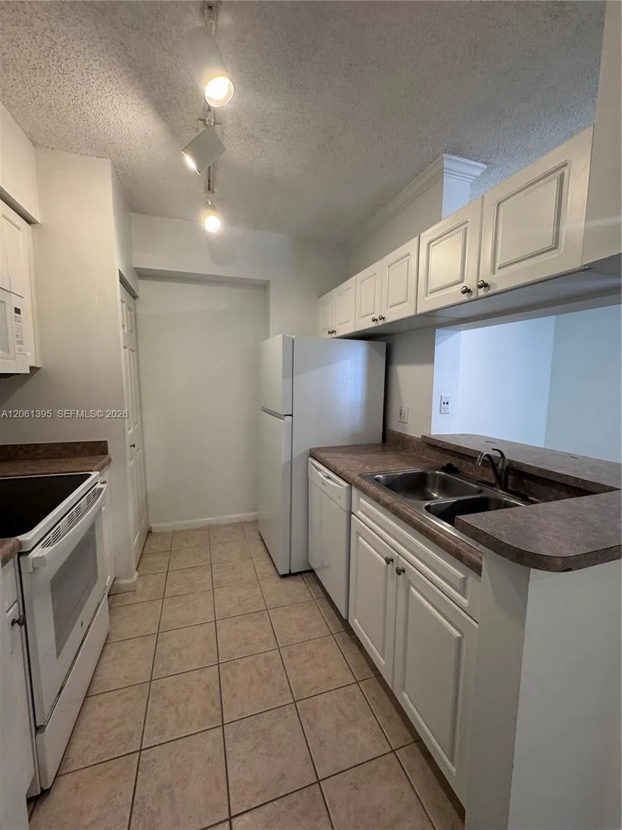 17100 Bay Rd #1309 Sunny Isles Beach, FL 33160