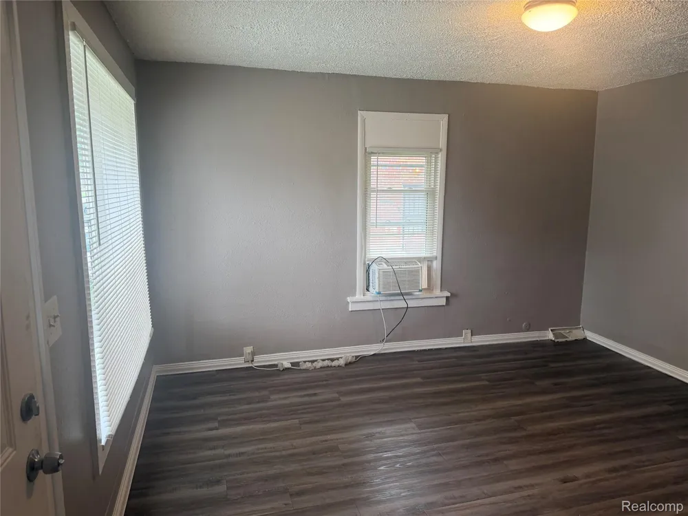 3322 Isabelle Street Inkster City, MI 48141