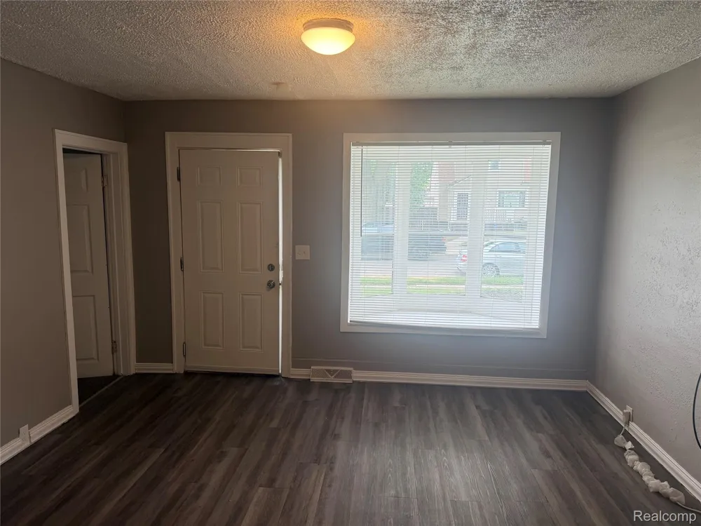 3322 Isabelle Street Inkster City, MI 48141