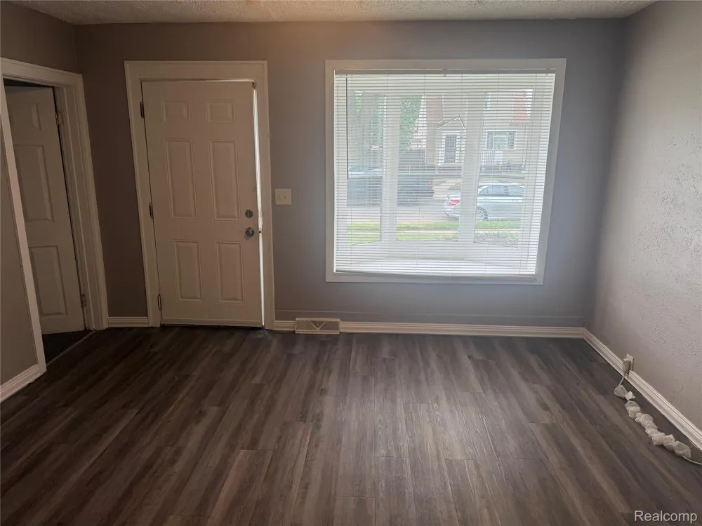 3322 Isabelle Street Inkster City, MI 48141