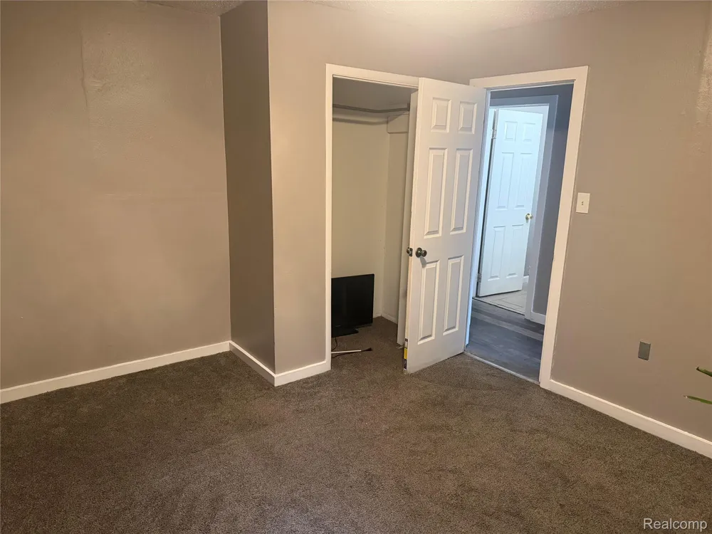 3322 Isabelle Street Inkster City, MI 48141