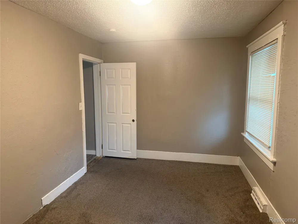 3322 Isabelle Street Inkster City, MI 48141