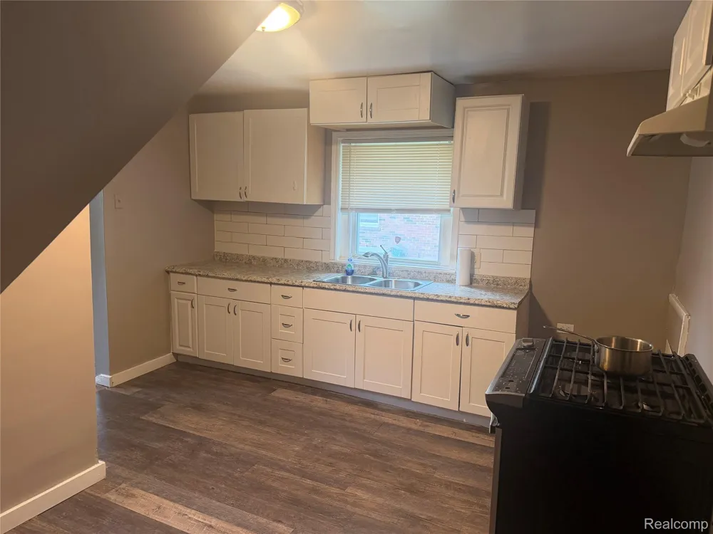 3322 Isabelle Street Inkster City, MI 48141