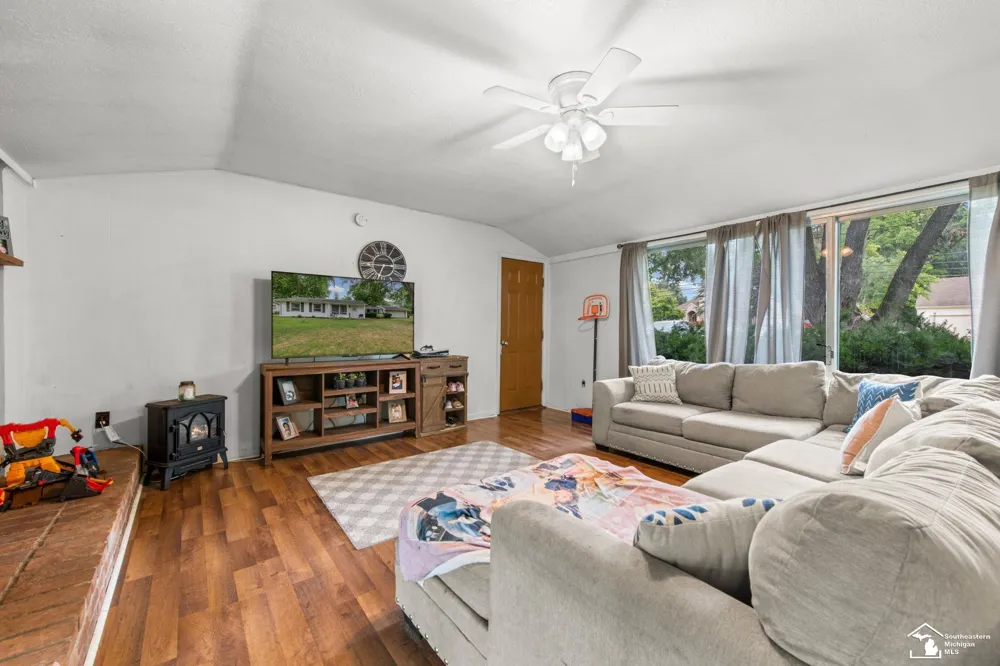 1363 W Temperance Road Bedford Township, MI 48182