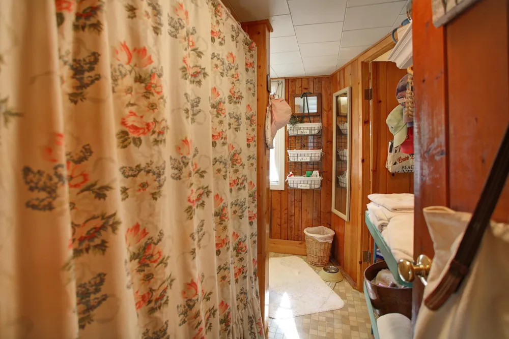 2701 Crescent Shores Drive Long Lake Township, MI 49685