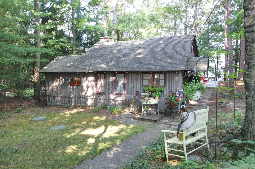 2701 Crescent Shores Drive Long Lake Township, MI 49685