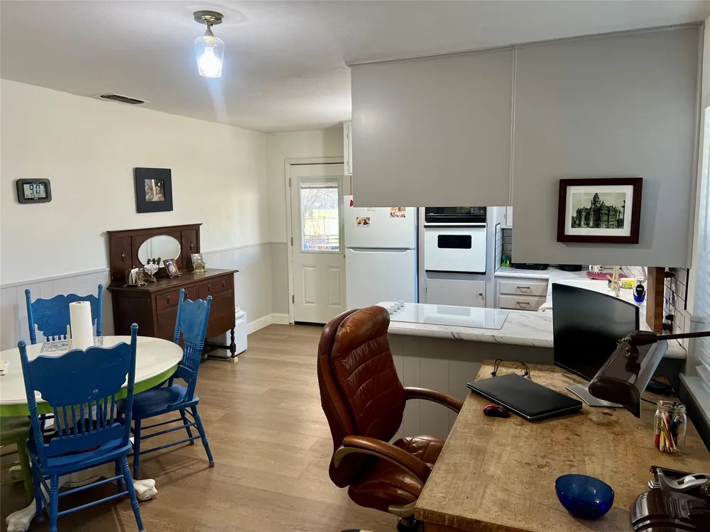 216 Woodlawn Avenue Strawn, TX 76475