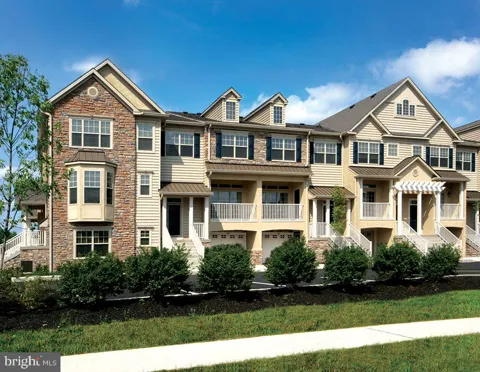 212 VILLAGE WAY