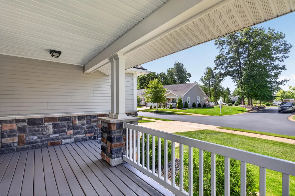 803 E Barrington Circle Jackson, MI 49203