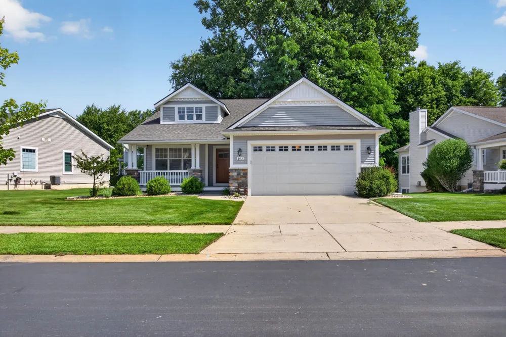803 E Barrington Circle Jackson, MI 49203