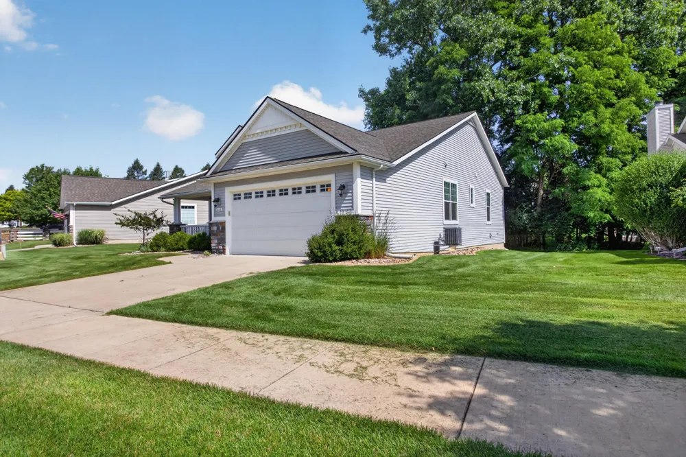 803 E Barrington Circle Jackson, MI 49203