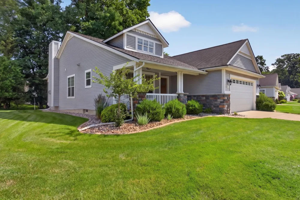 803 E Barrington Circle Jackson, MI 49203