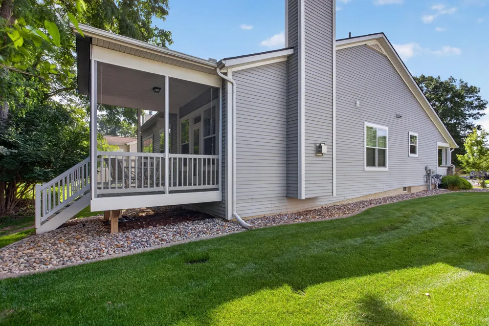803 E Barrington Circle Jackson, MI 49203