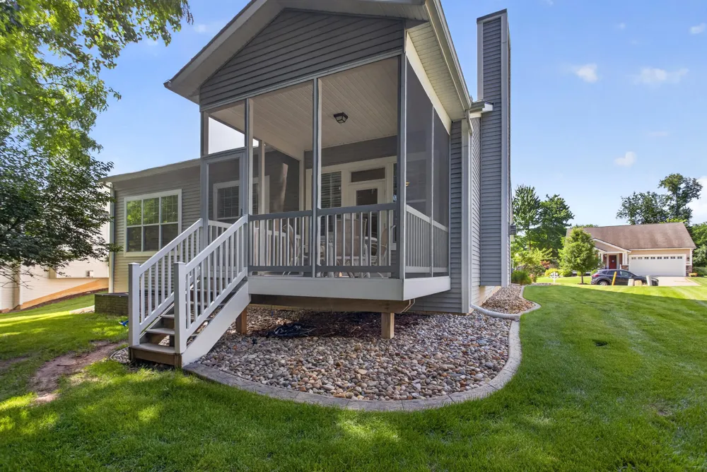 803 E Barrington Circle Jackson, MI 49203