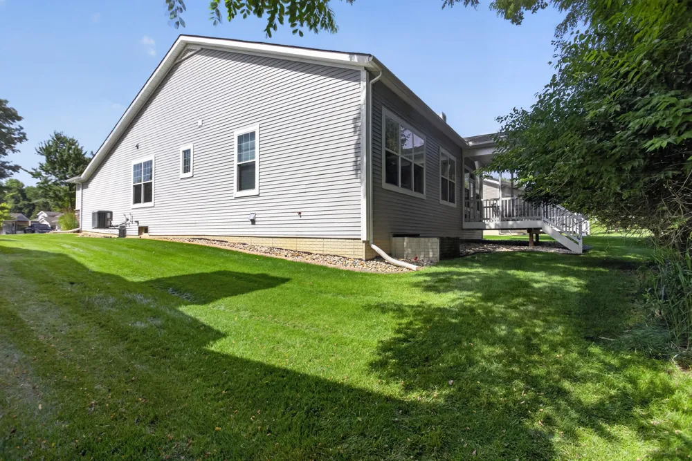 803 E Barrington Circle Jackson, MI 49203
