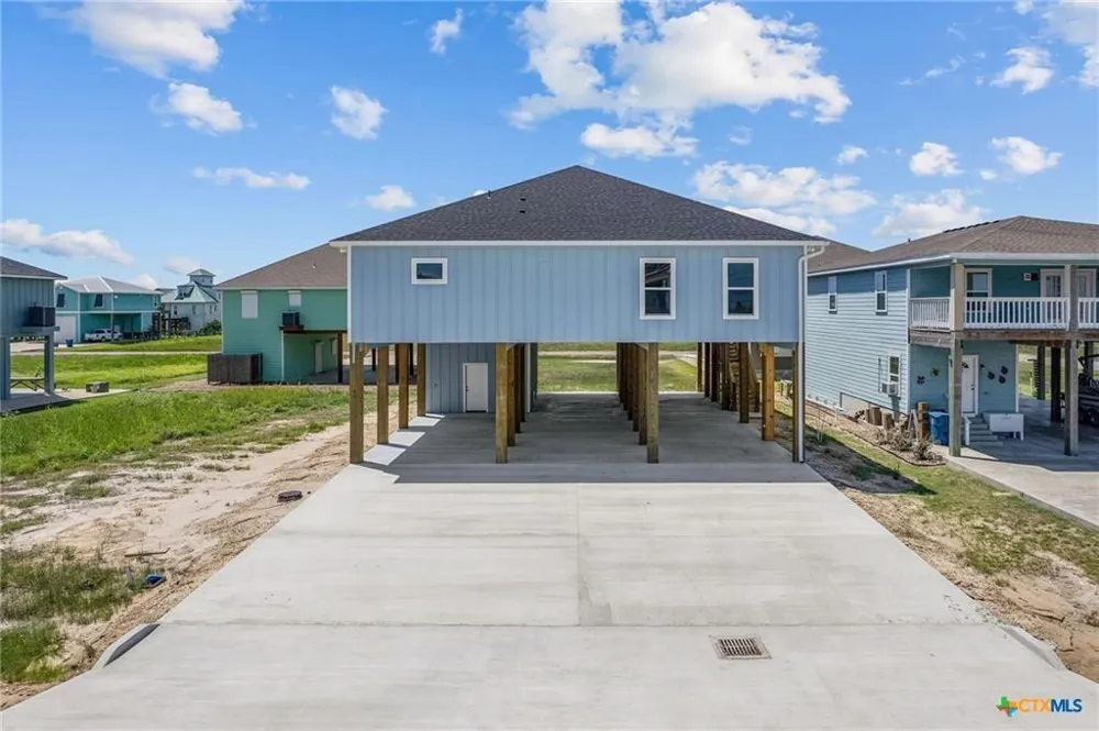 30 Whooping Crane Port O Connor, TX 77982