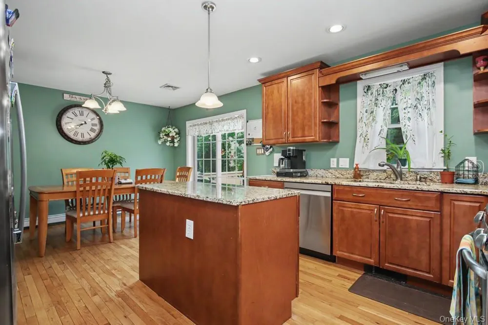 71 Dellwood Court Westtown, NY 10998