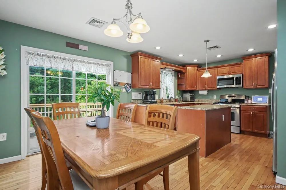 71 Dellwood Court Westtown, NY 10998