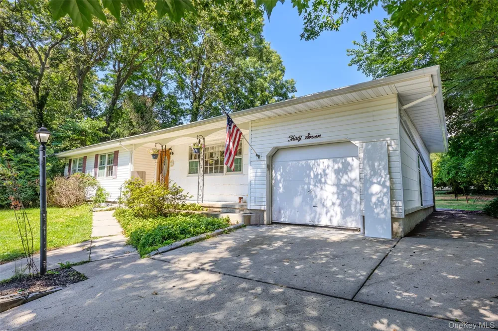 37 Black Locust Avenue East Setauket, NY 11733