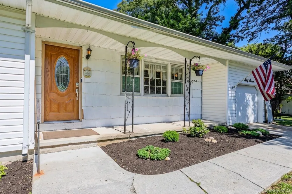 37 Black Locust Avenue East Setauket, NY 11733
