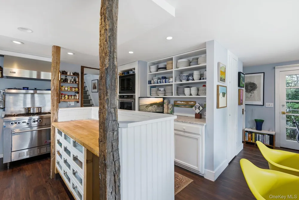 28 Bowden Square Southampton, NY 11968