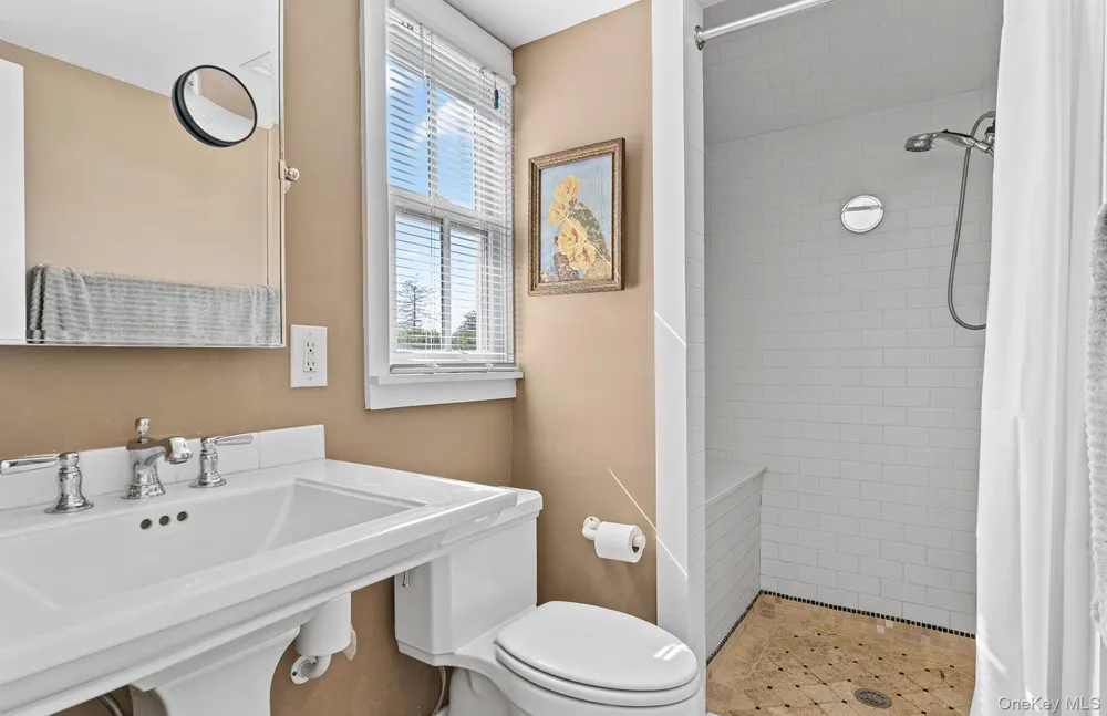 28 Bowden Square Southampton, NY 11968