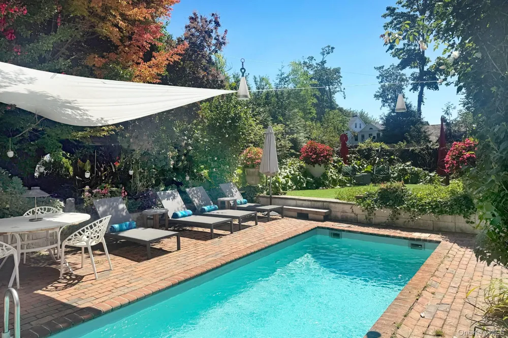 28 Bowden Square Southampton, NY 11968