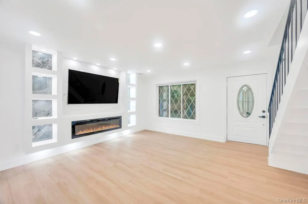 6 Amesworth Court Middle Island, NY 11953