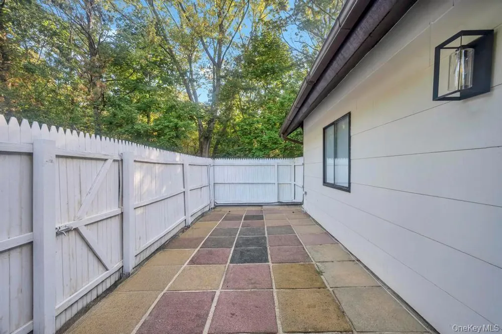 6 Amesworth Court Middle Island, NY 11953