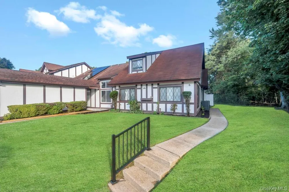 6 Amesworth Court Middle Island, NY 11953