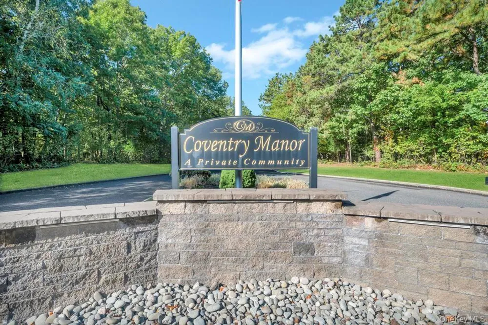 6 Amesworth Court Middle Island, NY 11953