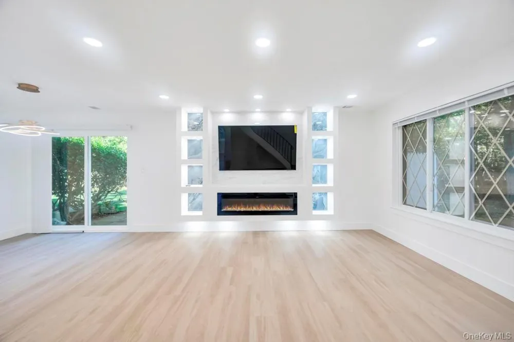 6 Amesworth Court Middle Island, NY 11953