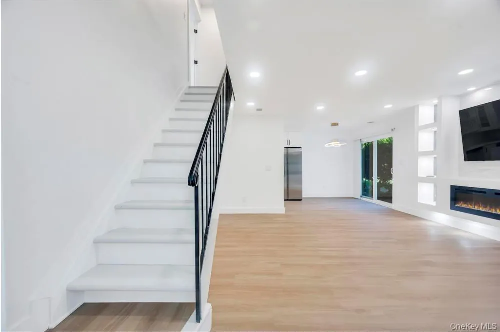 6 Amesworth Court Middle Island, NY 11953