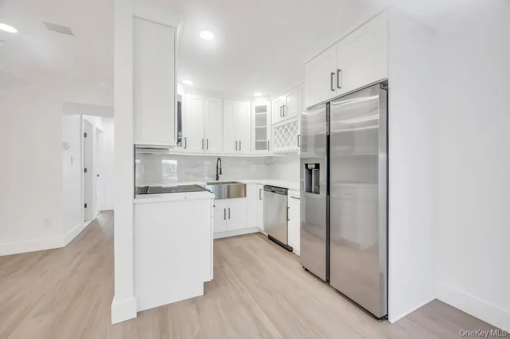 6 Amesworth Court Middle Island, NY 11953