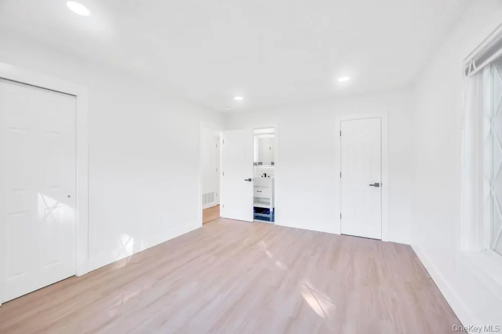 6 Amesworth Court Middle Island, NY 11953