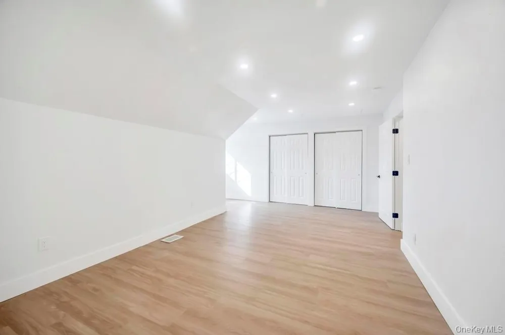 6 Amesworth Court Middle Island, NY 11953