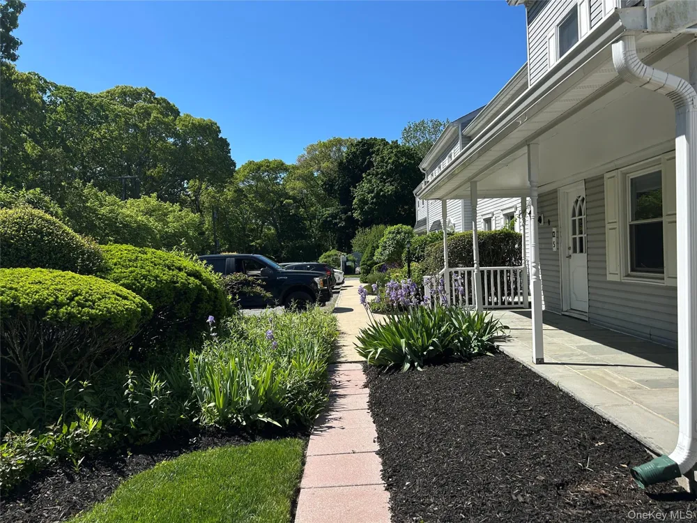 43 Brushy Neck Lane #13 Westhampton, NY 11977