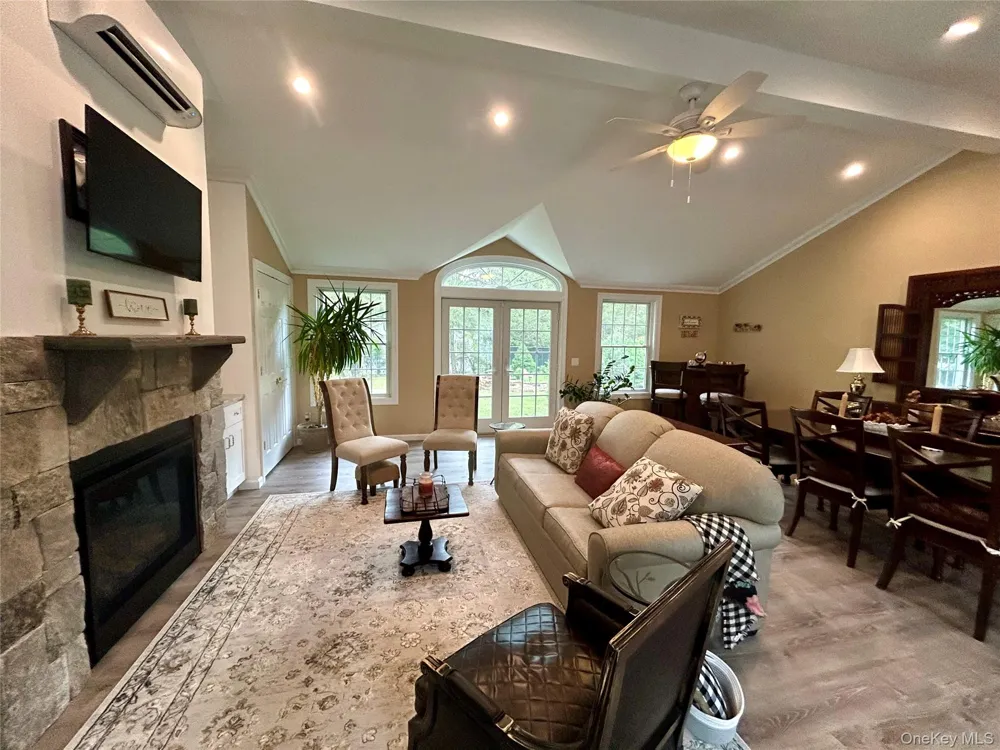54 Madeline Road Ridge, NY 11961