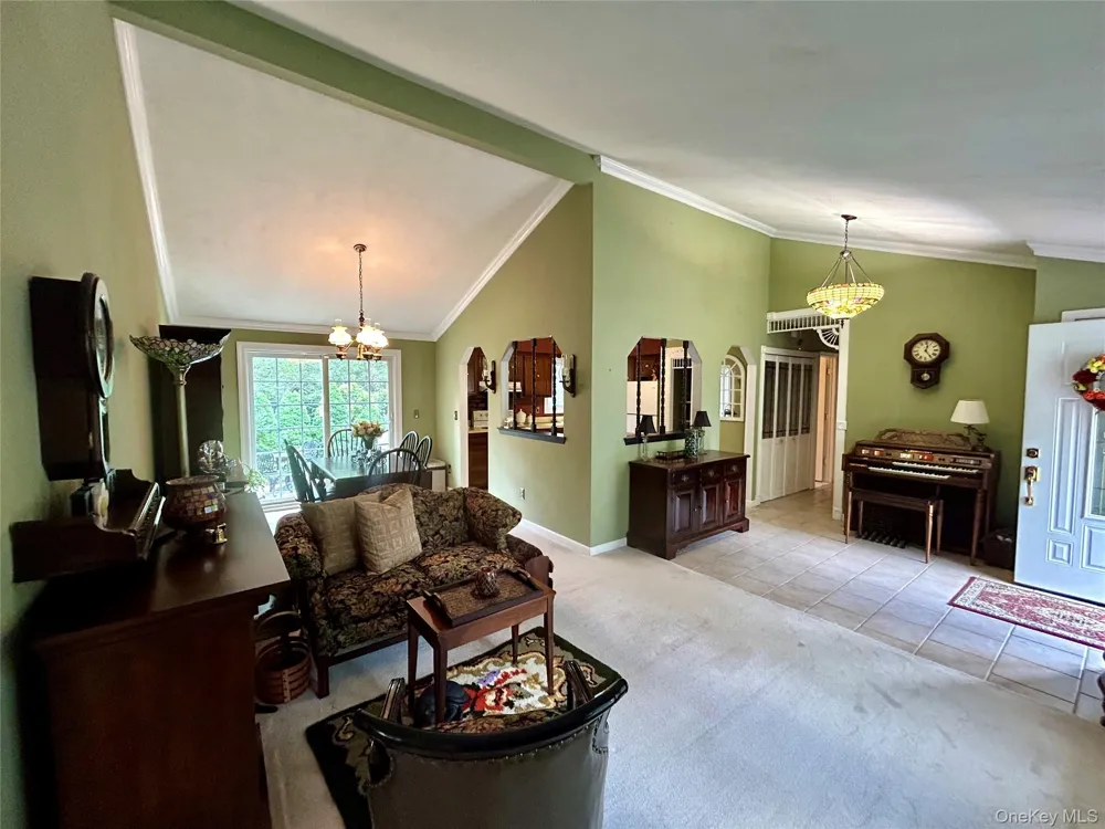 54 Madeline Road Ridge, NY 11961