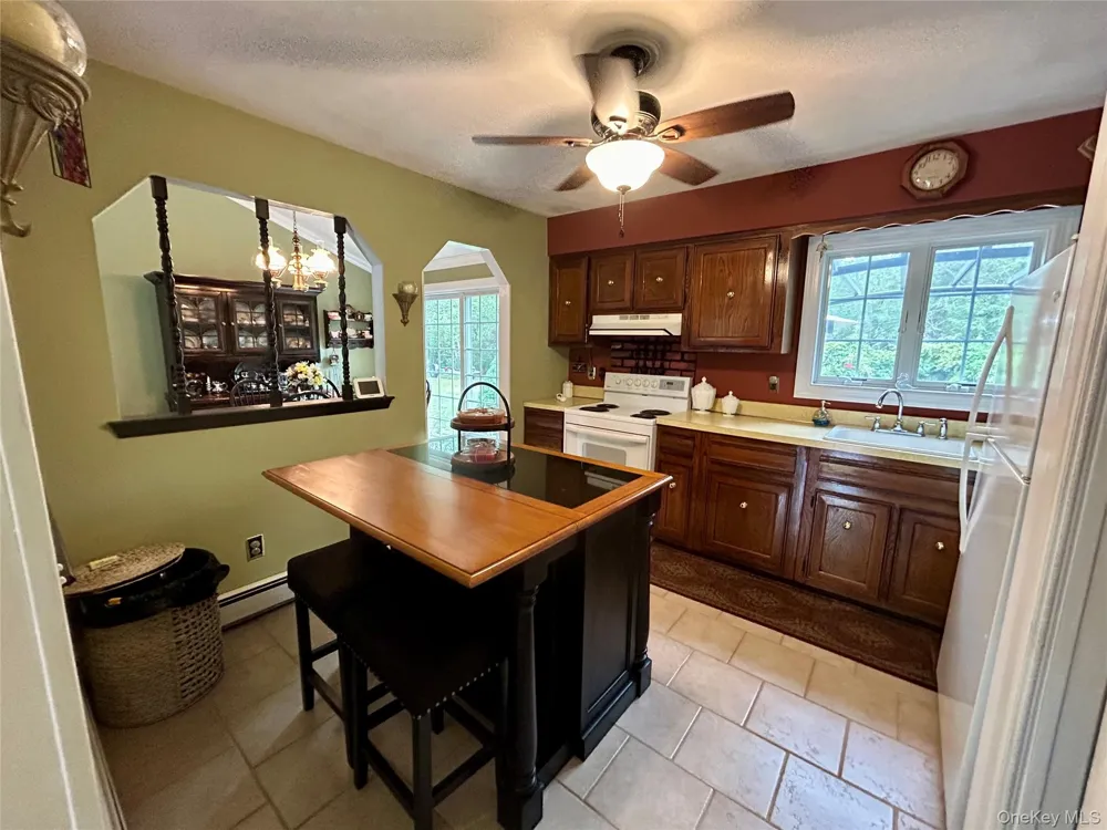 54 Madeline Road Ridge, NY 11961