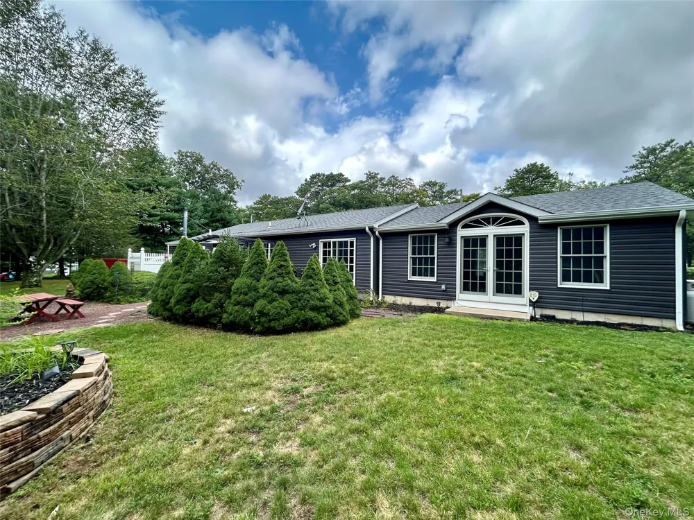 54 Madeline Road Ridge, NY 11961