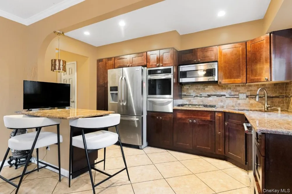 725 E 230th Street Bronx, NY 10466