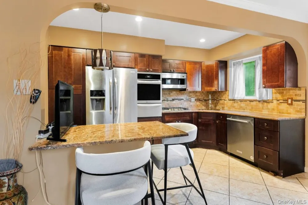 725 E 230th Street Bronx, NY 10466