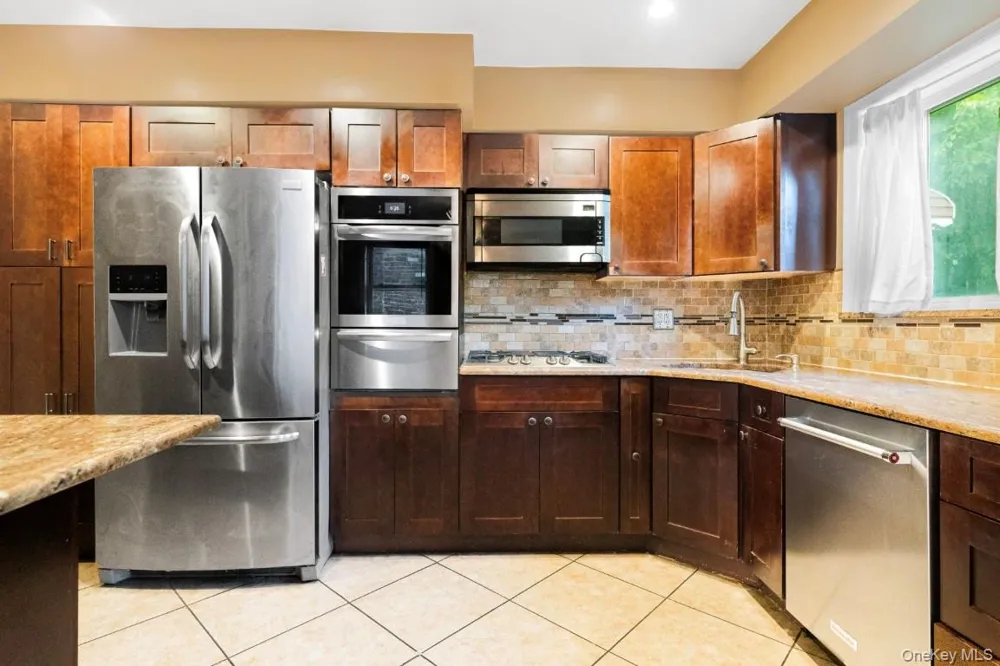 725 E 230th Street Bronx, NY 10466