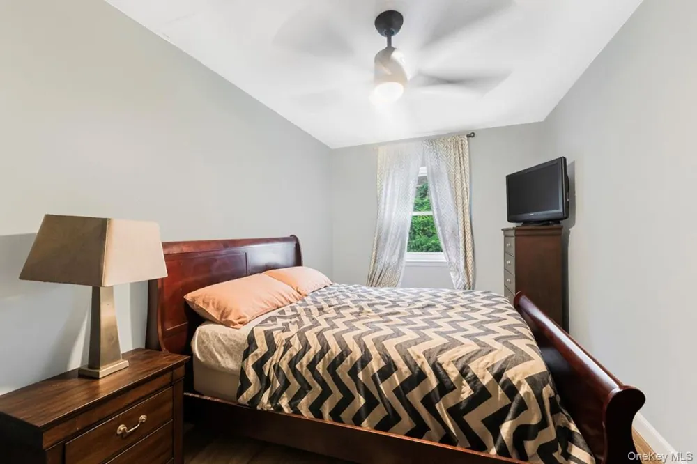 725 E 230th Street Bronx, NY 10466