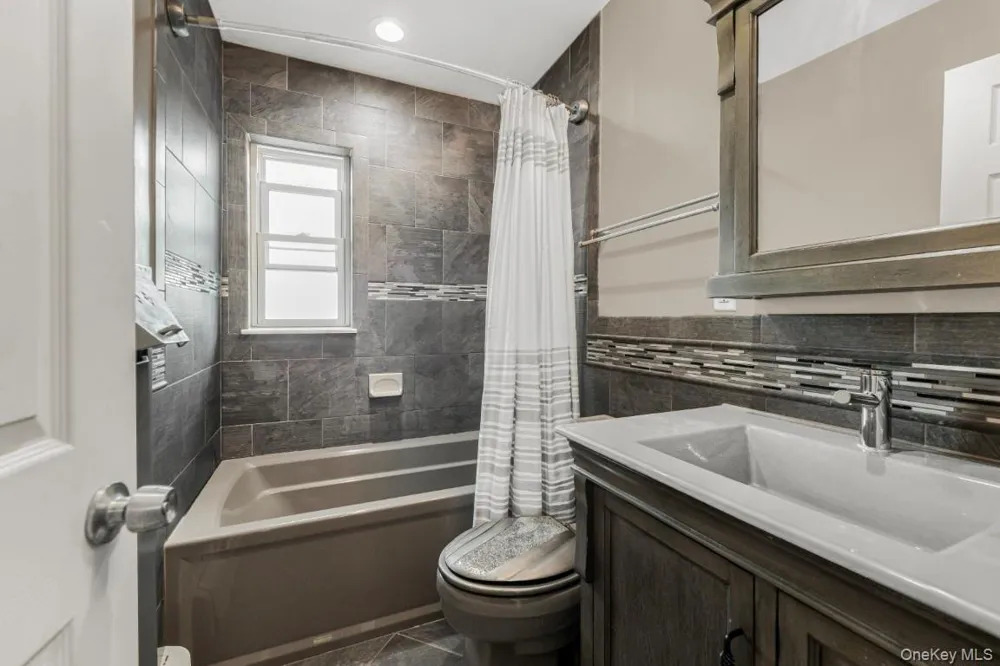 725 E 230th Street Bronx, NY 10466
